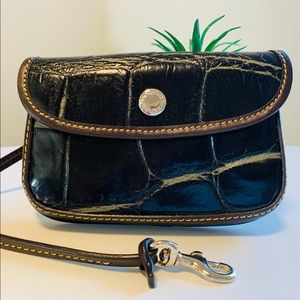Dooney and Bourke pouchette